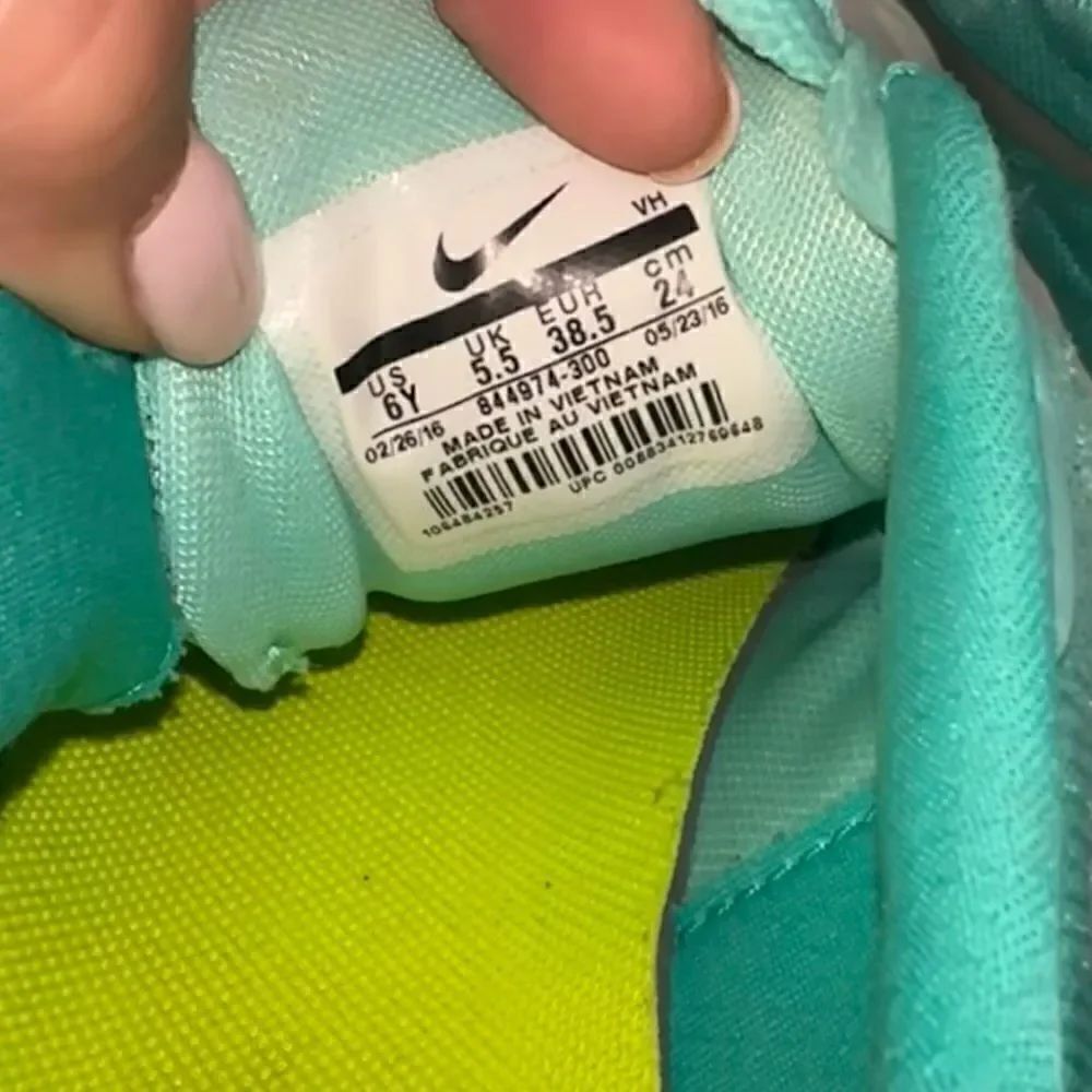 Nike shoes - Picture 5 of 5